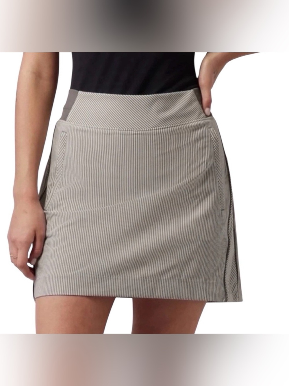 Athleta Brooklyn Textured 16" Skort Women’s Size 12 Gray Stripe Skirt Tennis Gym